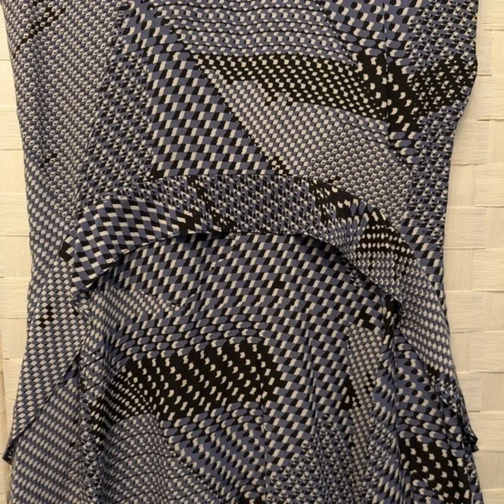 Juicy Couture Blue Geometric Abstract‎ 100% Silk Cap Sleeve Ruffle Dress 10